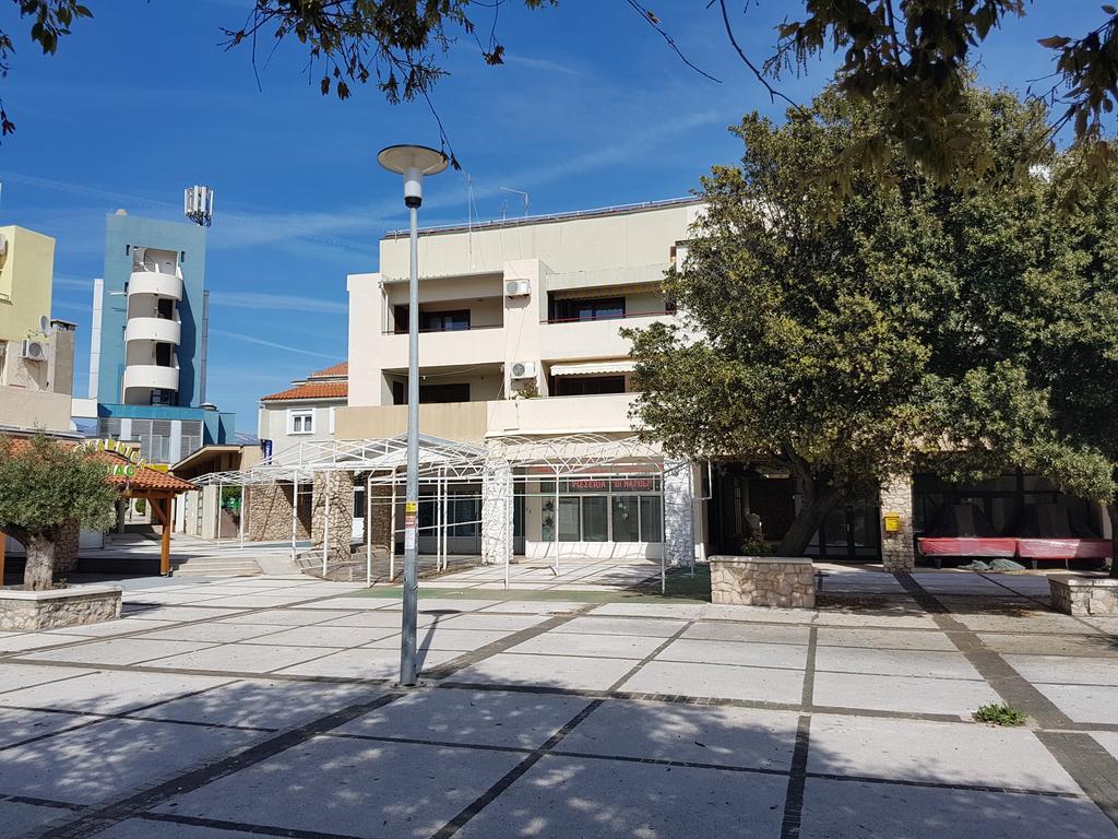 City Center Apartments Novalja Bagian luar foto