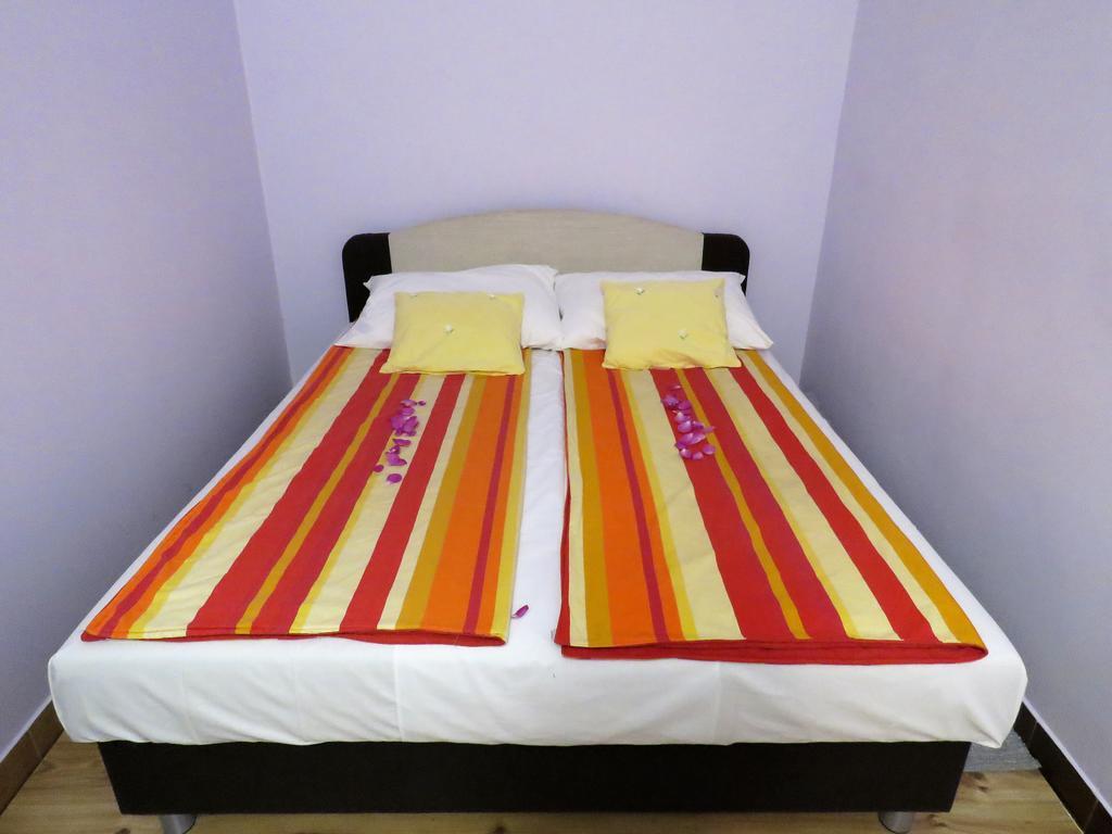City Center Apartments Novalja Bagian luar foto